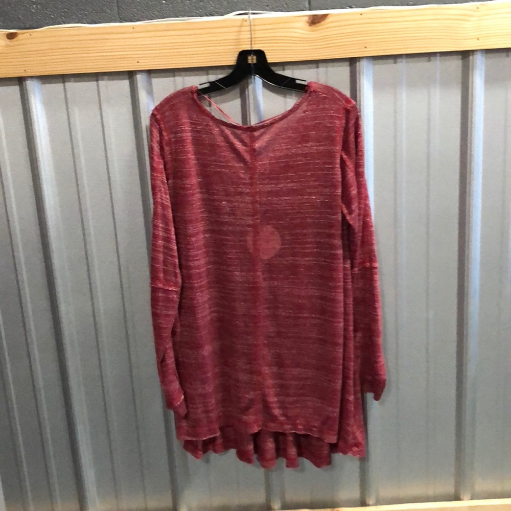 High low scoop back knit tunic in maroon color